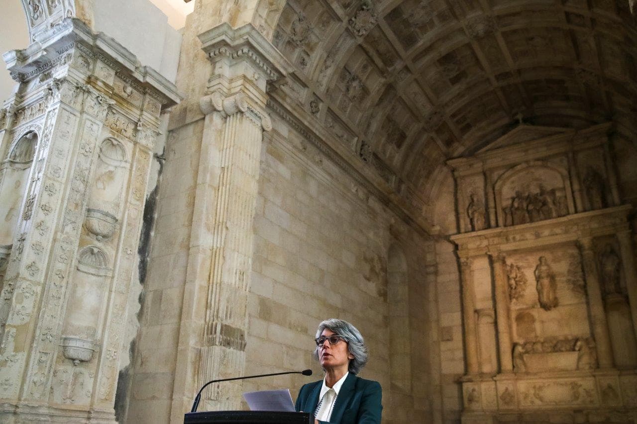 Ministra da Cultura, Graça Fonseca, na assinatura dos contratos para intervenções no Museu Nacional Machado de Castro e no Mosteiro de Santa Clara-a-Velha, Coimbra, 12 novembro 2021 (foto: Paulo Novais/Lusa)