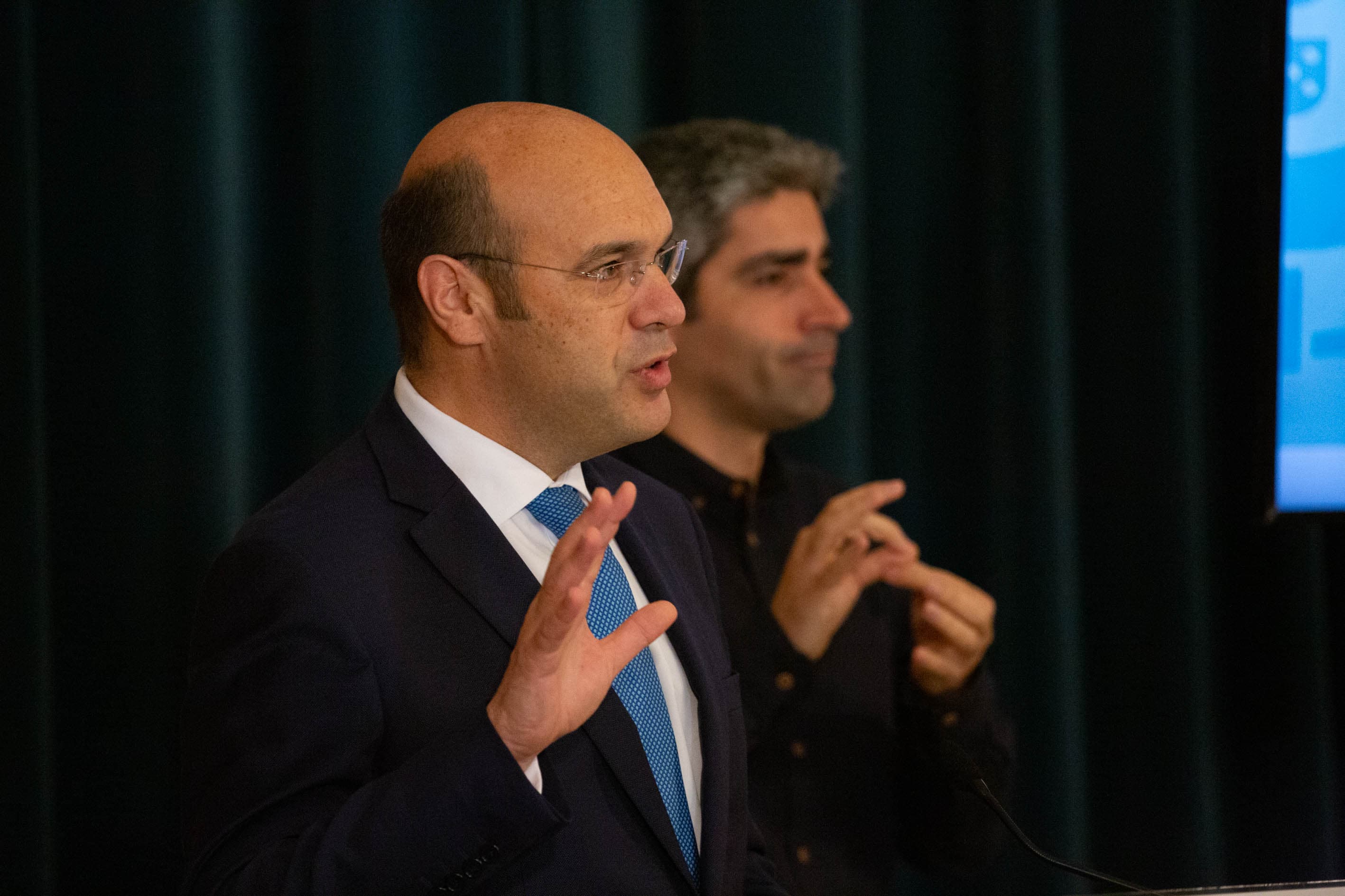 Ministro de Estado, da Economia e da Transição Digital, Pedro Siza Vieira, na assinatura do protocolo entre a CCP e a Direção-Geral de Saúde e anúncio dos apoios à adaptação de empresas, Lisboa, 2 maio 2020 (foto: João Bica)