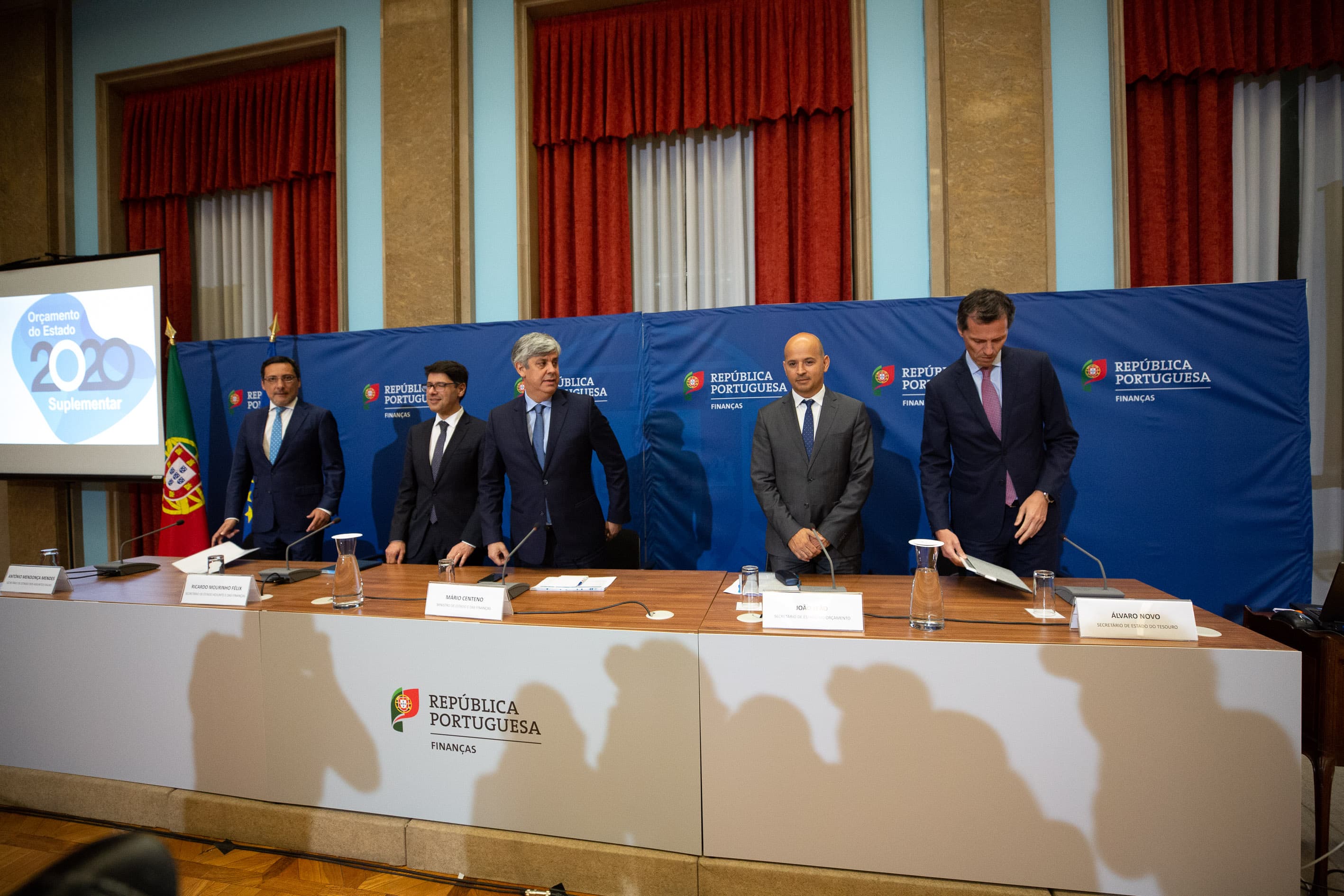 Ministro de Estado e das Finanças, Mário Centeno, e Secretários de Estado Mourinho Félix, João Leão, Mendonça Mendes e Álvaro Novo na apresentação da proposta de orçamento suplementar para 2020, Lisboa, 9 junho 2020 (foto: João Bica)