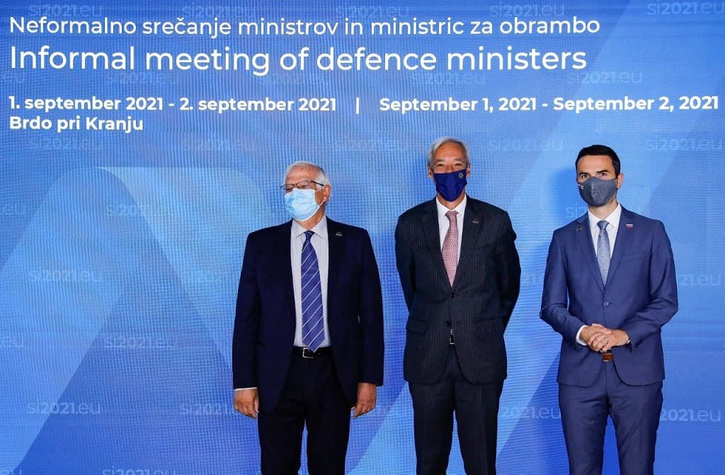 Ministro da Defesa Nacional, acompanhado pelo Alto Representante da União Europeia para os Assuntos Internos e Política de Segurança e pelo Ministro da Defesa Nacional da Eslovénia, Eslovénia, 2 setembro 2021 (Foto: União Europeia)
