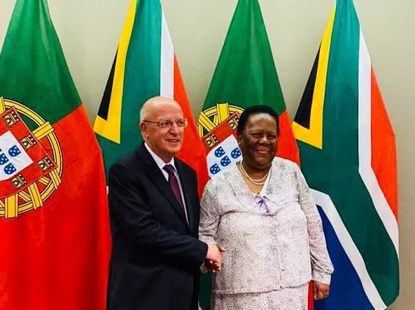 Ministro da Administração Interna, Augusto Santos Silva, com ministra das Relações Internacionais e Cooperação sul-africana, Naledi Pandor, Pretória, 21 fevereiro 2020