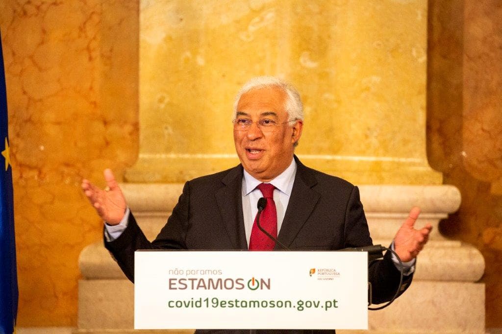 Primeiro-Ministro António Costa discursa na assinatura do protocolo entre a Confederação do Comércio e Serviços e a Direção-Geral de Saúde e anúncio dos apoios à adaptação de empresas, Lisboa, 2 maio 2020 (foto: João Bica)