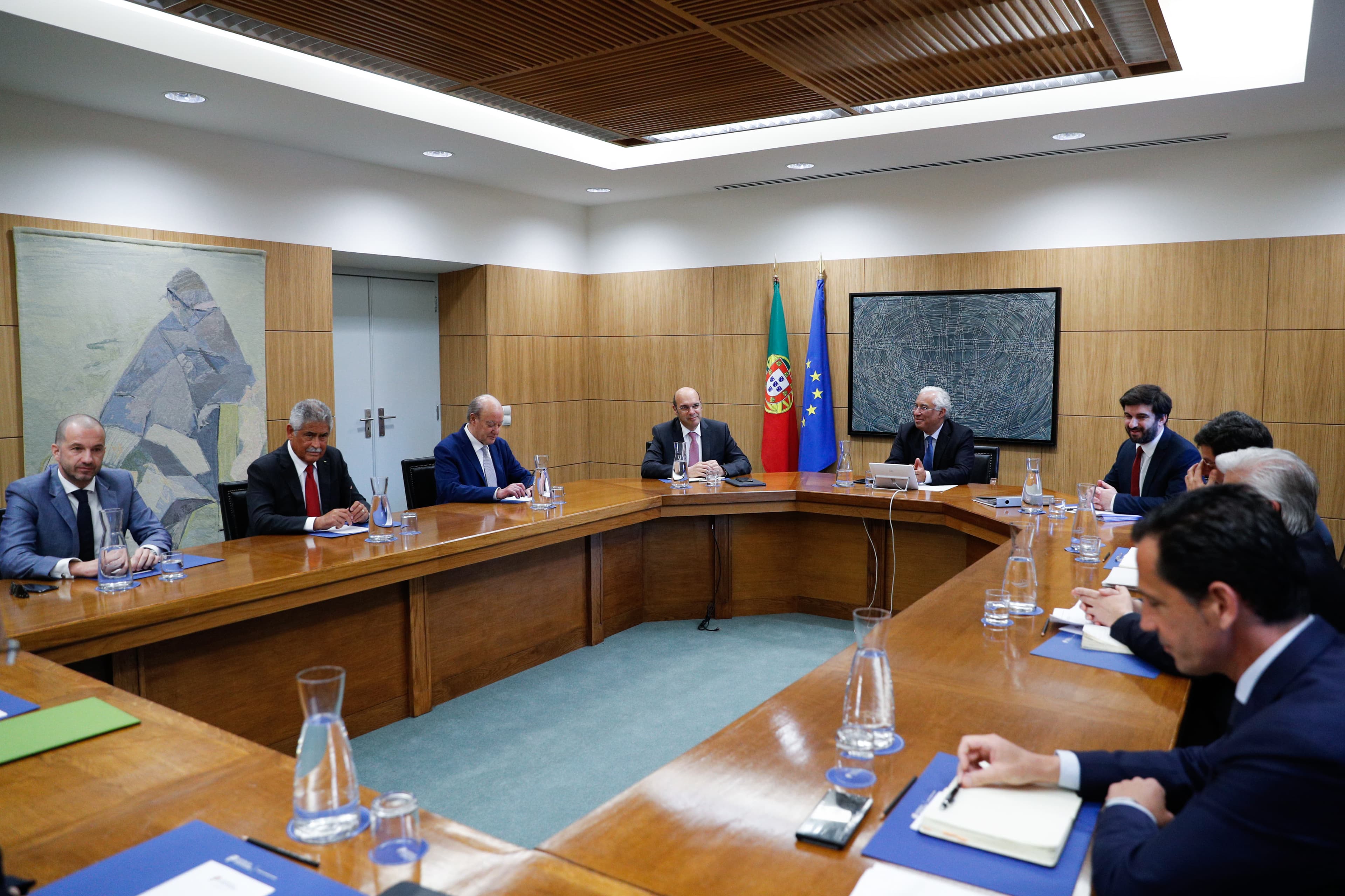Primeiro-Ministro António Costa, membros do Governo e representantes de instituições desportivas durante a reunião na residência oficial do Primeiro-Ministro, Lisboa, 28 abril 2020 (Foto: António Cotrim/Lusa)