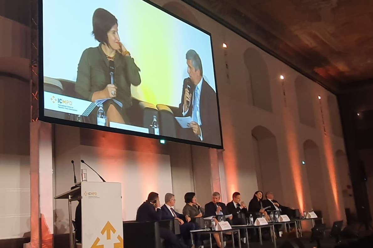 Secretária de Estado para a Integração e as Migrações, Cláudia Pereira, durante a conferência do International Centre for Migration Policy Development, Viena, 21 novembro 2019