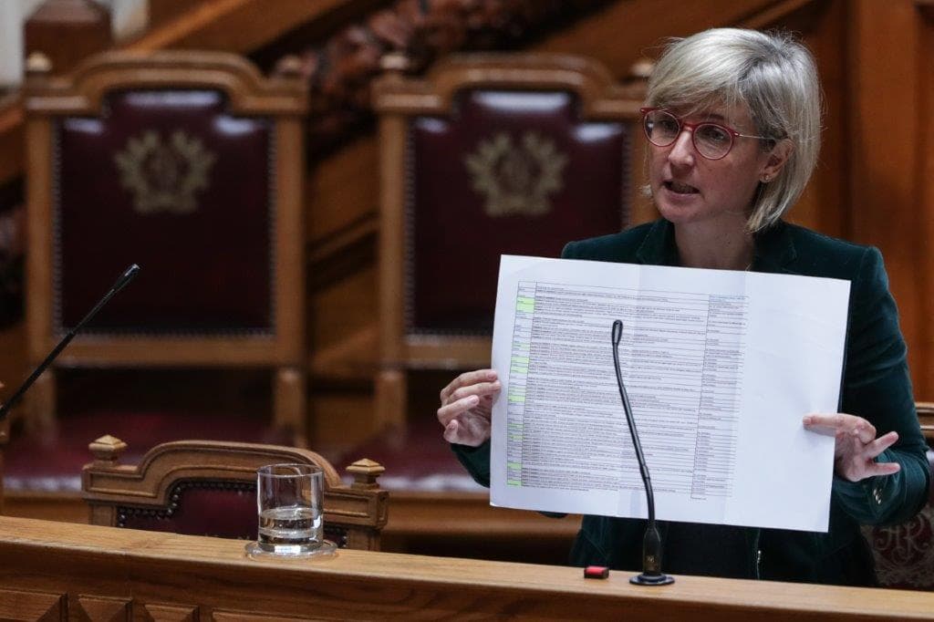 Ministra da Saúde, Marta Temido, na apresentação da proposta de Orçamento do Estado para 2021, Assembleia da República, 28 outubro 2020 (foto: Tiago Petinga/Lusa)