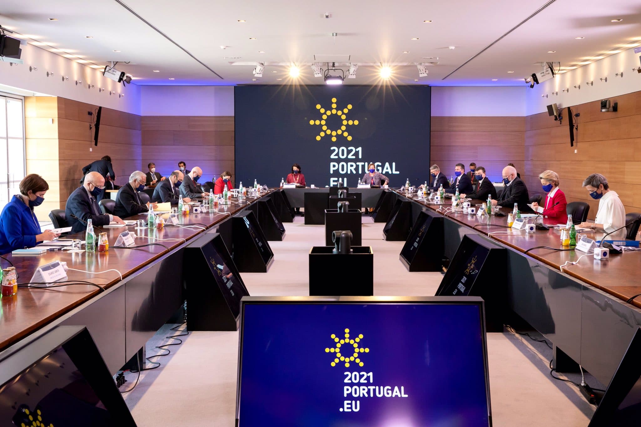 Primeiro-Ministro António Costa e membros do Governo com a presidente Ursula von der Leyen, e membros da Comissão Europeia, em reunião de trabalho da presidência portuguesa da UE, Lisboa, 15 janeiro 2021