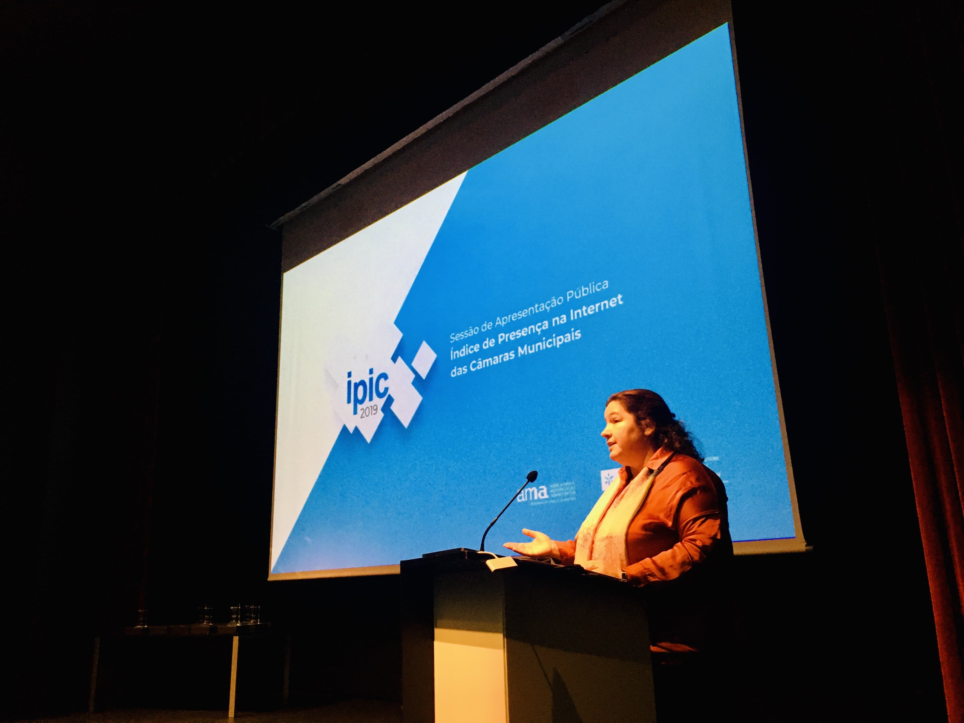 Ministra da Modernização do Estado e da Administração Pública, Alexandra Leitão, na entrega de prémios que distinguiu as autarquias portuguesas com melhor presença na Internet em 2019, Guimarães, 4 dezembro 2019