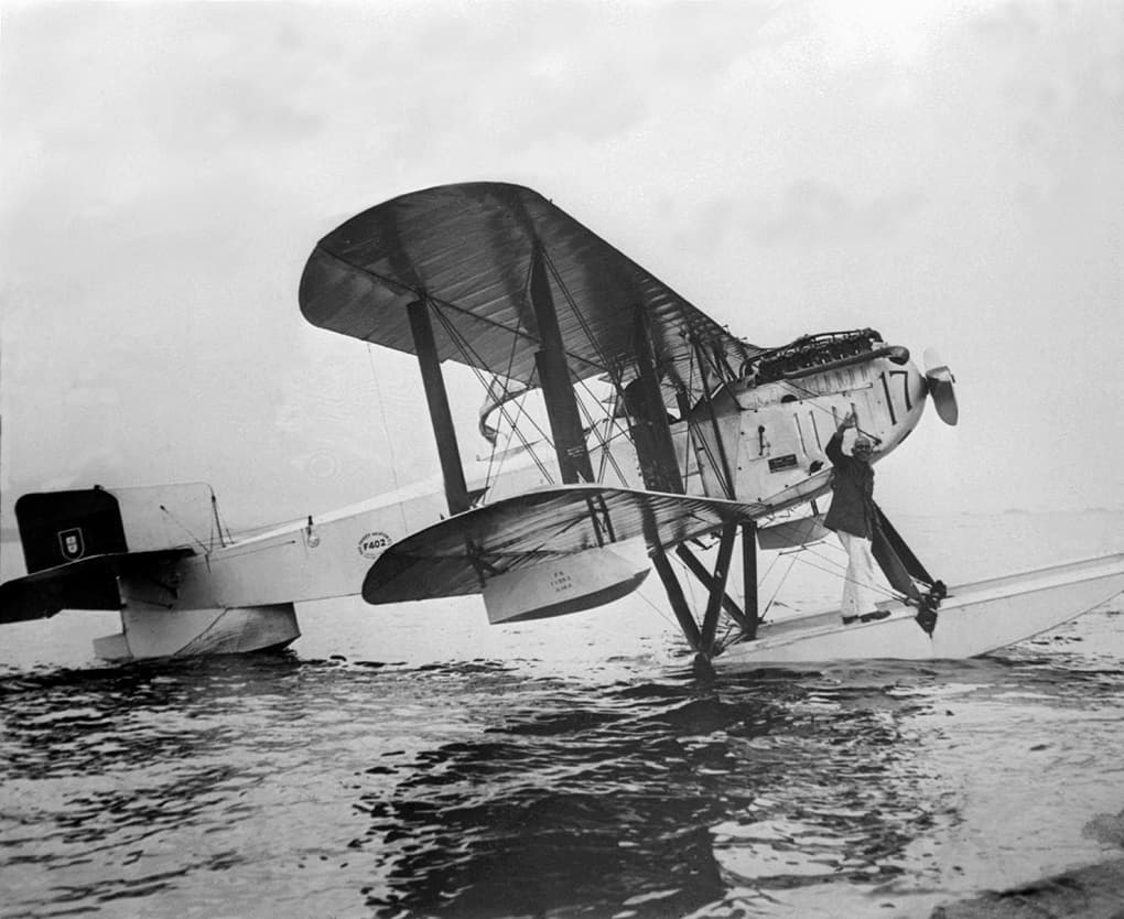 Aparelho Fairey IIID «Santa Cruz», que concluiu a primeira travessia aérea do Atlântico Sul (Fotografia do espólio do Museu da Marinha)