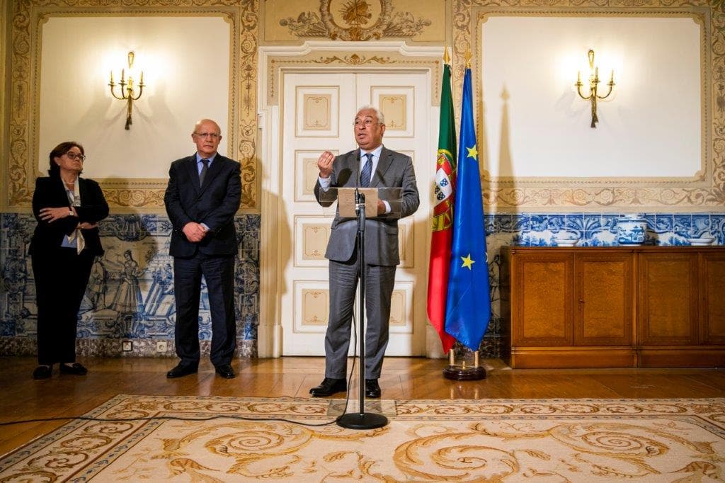 Primeiro-Ministro António Costa, com o Ministro de Estado e dos Negócios Estrangeiros, Santos Silva, e a Secretária de Estado Ana Paula Zacarias, faz declaração sobre o Conselho Europeu, Lisboa, 17 março 2020 (foto: José Sena Goulão/Lusa)