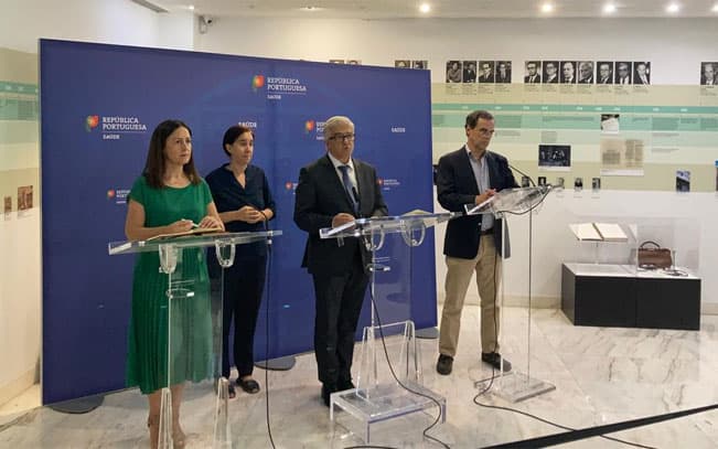 Secretários de Estado Adjunto e da Saúde, António Lacerda Sales, e da Saúde, Fátima Fonseca, na conferência de imprensa sobre escalas dos serviços de urgência de Obstetrícia e Ginecologia no mês de agosto, Lisboa, 1 agosto 2022