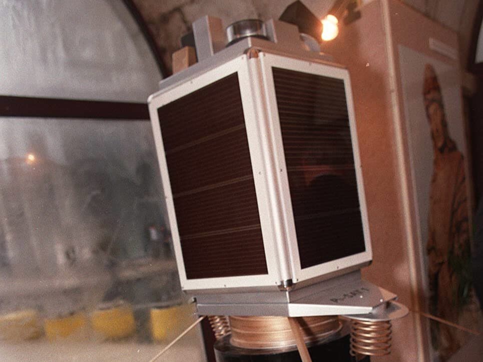 O PoSAT-1, o primeiro satélite português, foi lançado em 1993