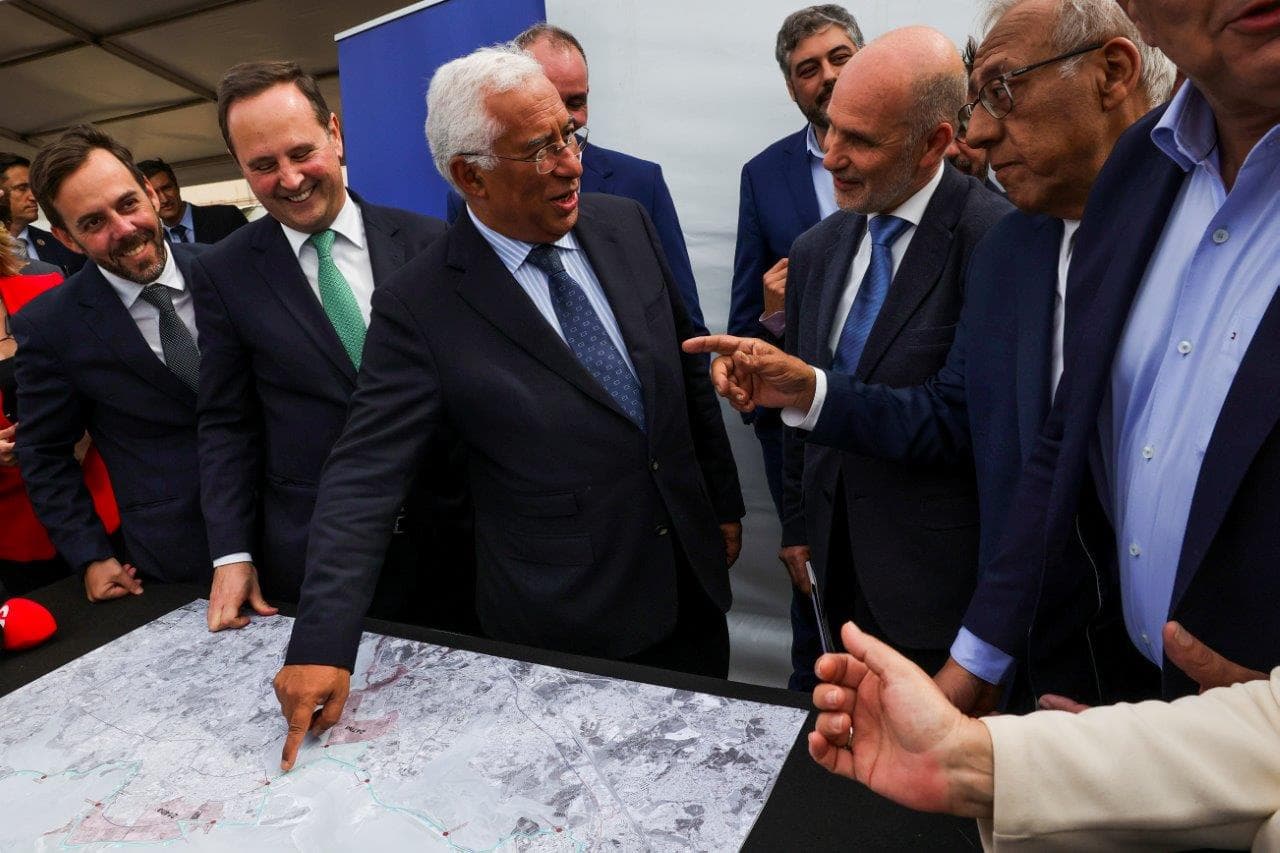 Primeiro-Ministro António Costa e Ministro das Finanças Fernando Medina na apresentação do projeto do Arco Ribeirinho Sul, Barreiro, 29 marco 2023 (foto: Manuel de Almeida/Lusa)