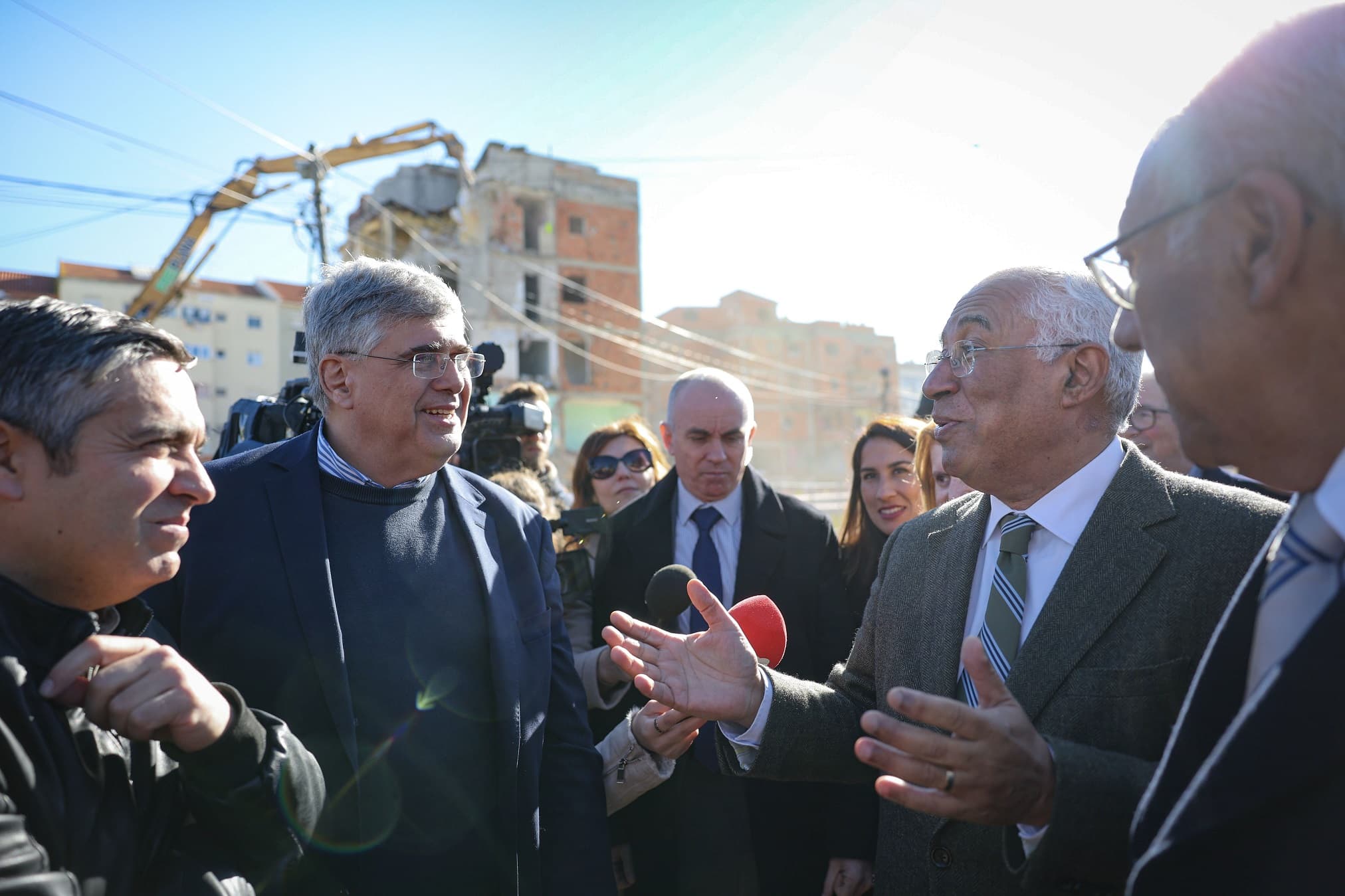 Primeiro-Ministro, António Costa, visita os trabalhos de demolição no Bairro da Jamaica, no âmbito do «PRR em Movimento», Seixal, 31 janeiro 2023 (Foto: André Kosters/ Lusa)