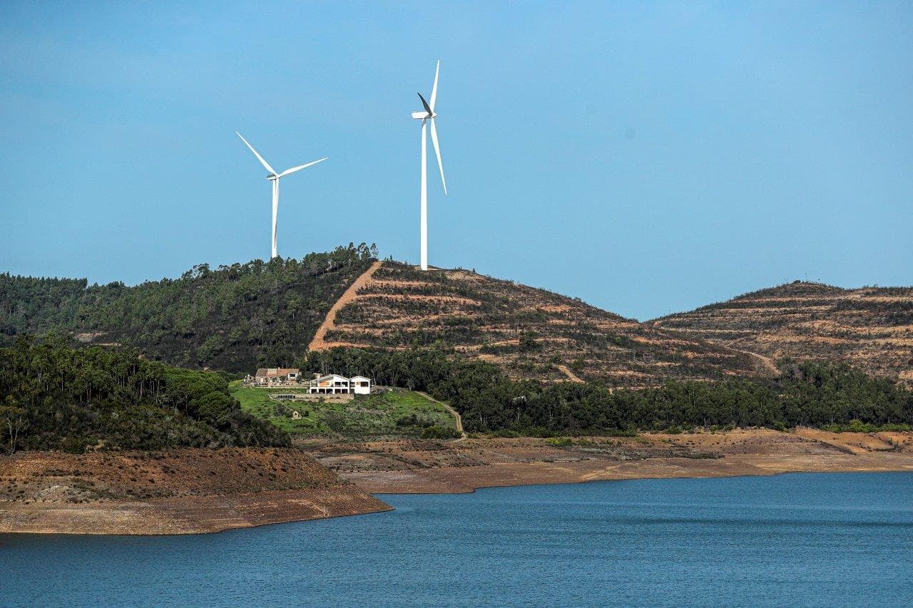Barragem em situação de seca (foto: Luís Forra/Lusa)