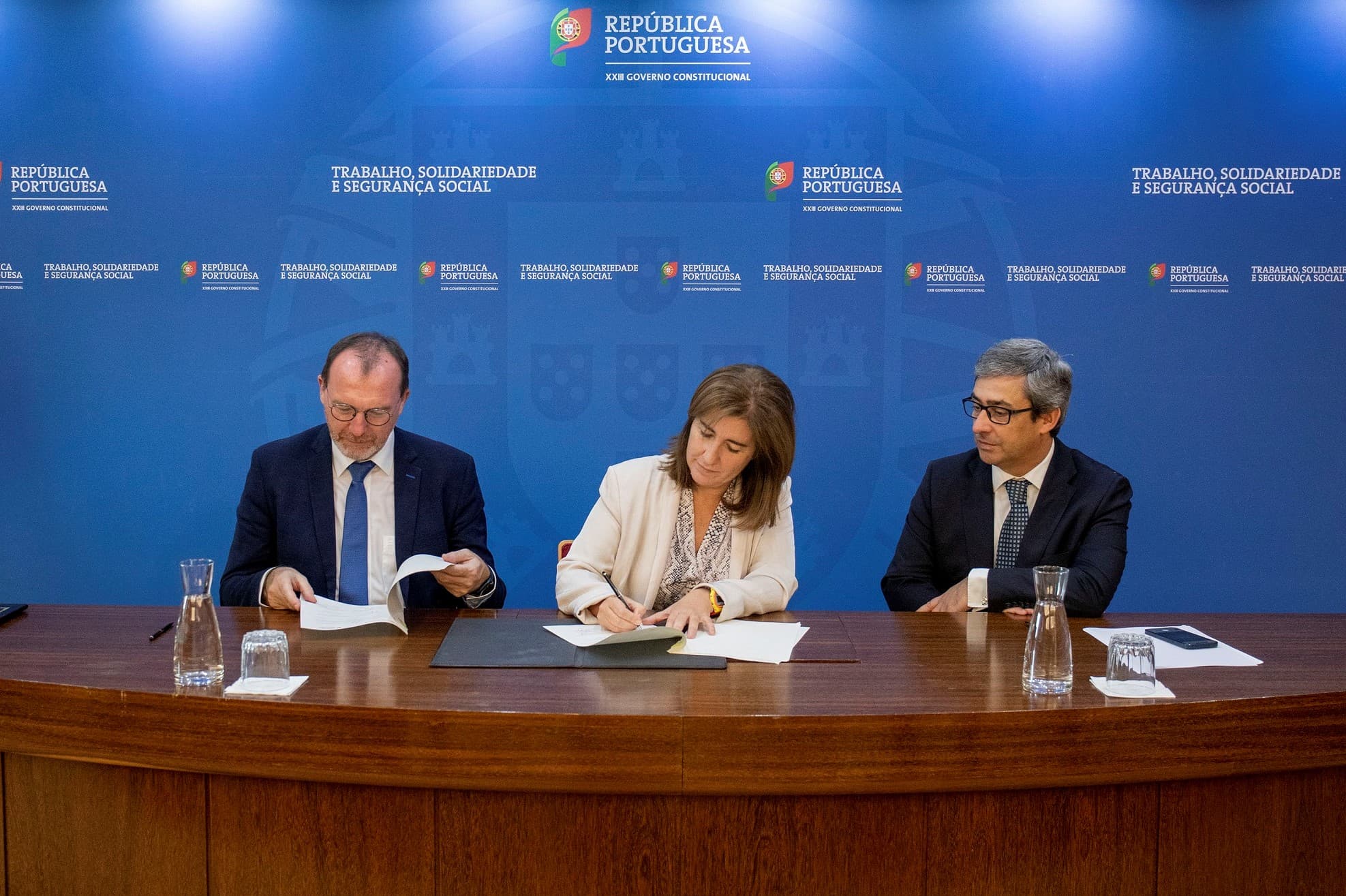 Ministra do Trabalho, Solidariedade e Segurança Social, Secretário de Estado do Trabalho e Ministro do Trabalho do Luxemburgo na cerimónia de assinatura de protocolos entre ambos os países, Lisboa, 18 outubro 2022 (foto: João Bica)