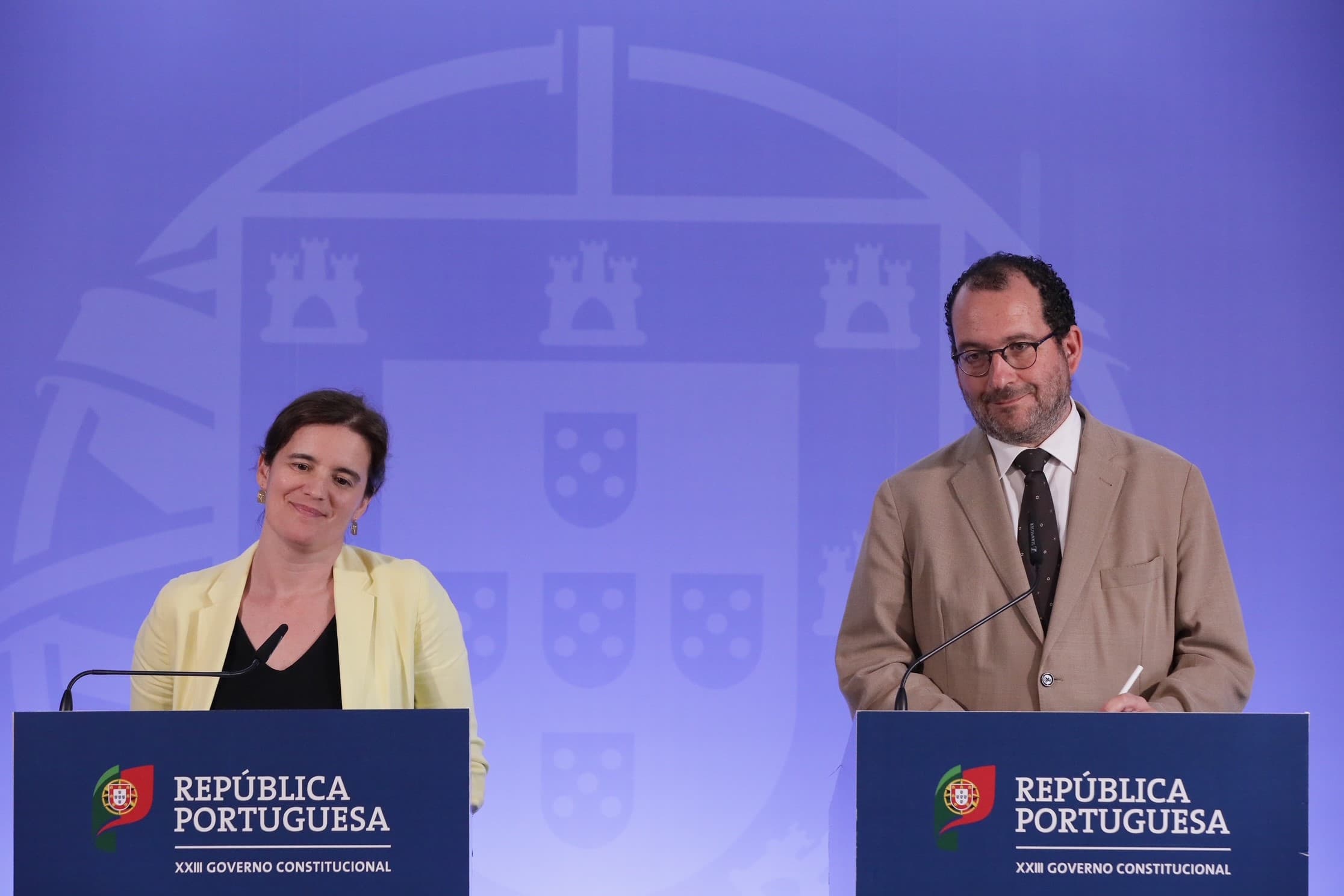 Ministra da Presidência, Mariana Vieira da Silva, e Ministro da Educação, João Costa, na conferência de imprensa do Conselho de Ministros, Oeiras, 18 maio 2023 (Foto: João Bica)