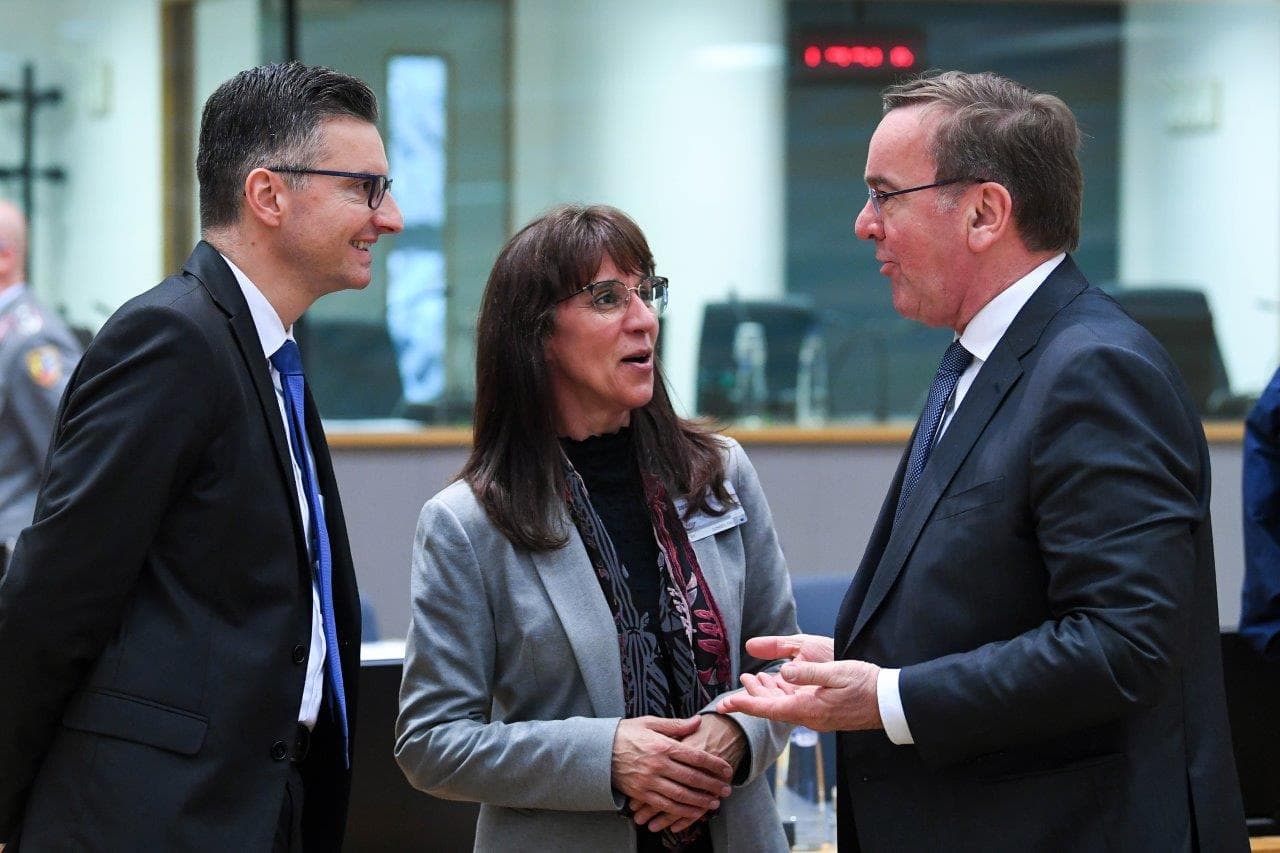 Ministra da Defesa Nacional, Helena Carreiras, com os Ministros da Defesa na Eslovénia, Marjan Sarec, e da Alemanha, Boris Pistorius, no Conselho de Ministros da União Europeia, Bruxelas, 20 março 2023 (foto: UE)
