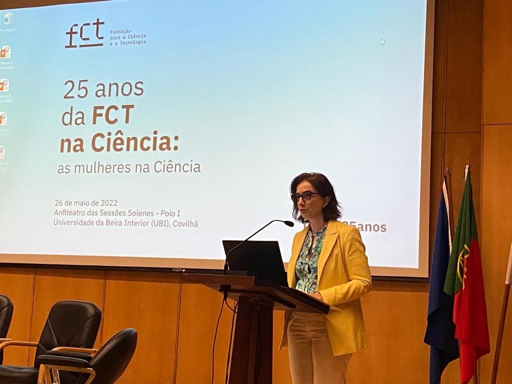 Ministra da Ciência, Tecnologia e Ensino Superior, Elvira Fortunato, na sessão comemorativa dos 25 anos da Fundação para a Ciência e a Tecnologia, Covilhã, 26 maio 2022