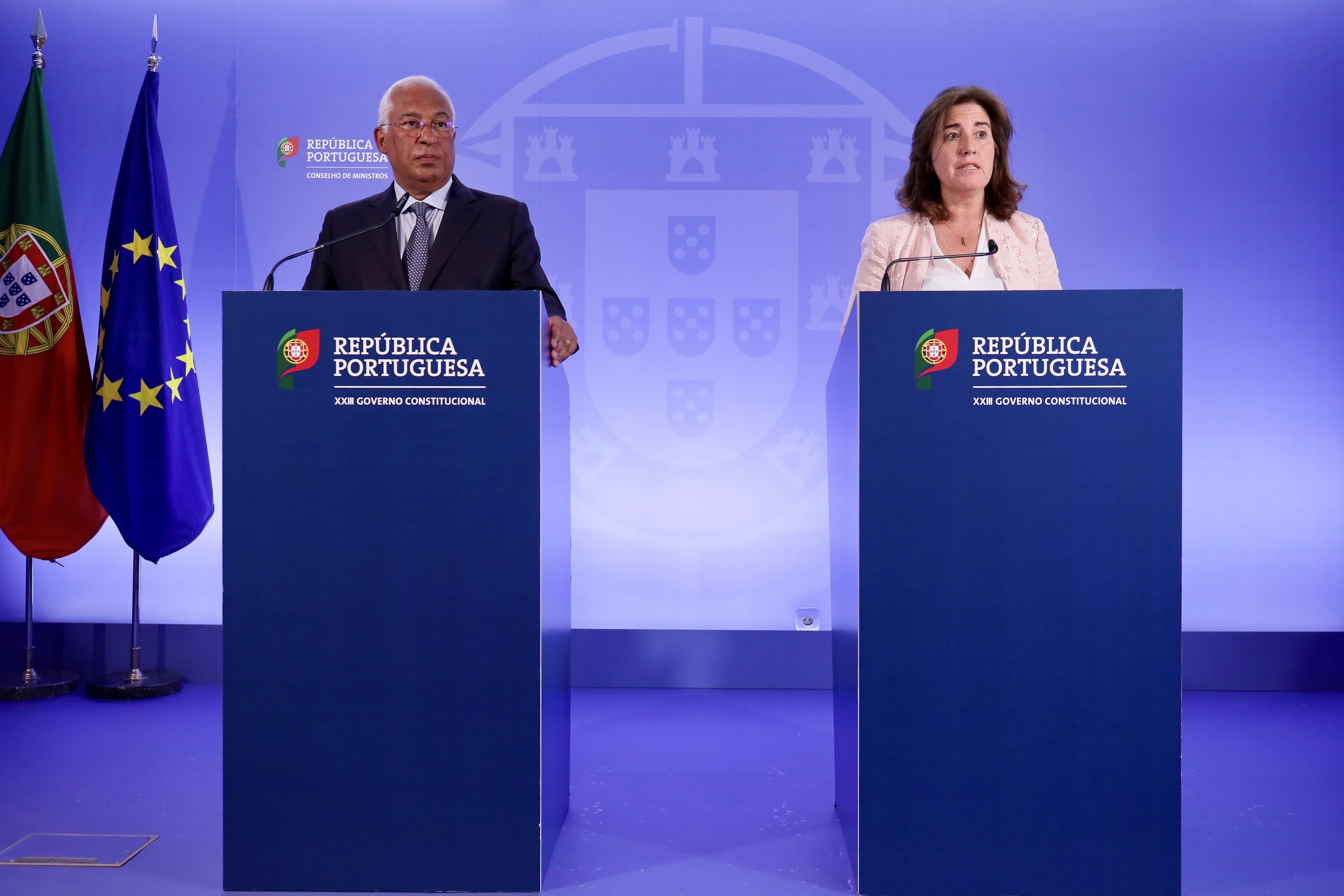 Primeiro-Ministro António Costa e Ministra do Trabalho, Solidariedade e Segurança Social, Ana Mendes Godinho, na conferência de imprensa do Conselho de Ministros extraordinário, Lisboa, 17 abril 2023 (foto: João Bica)