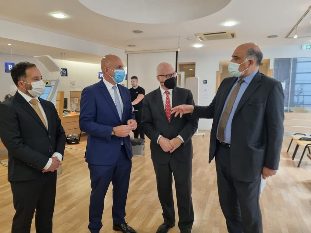 Secretário de Estado das Comunidades Portuguesas, Paulo Cafôfo, na abertura do Centro de Atendimento Consular para França, Paris, França, 22 abril 2022