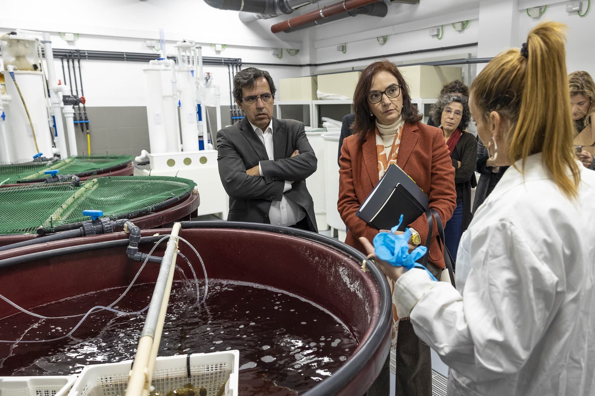 Ministra da Ciência, Tecnologia e Ensino Superior, Elvira Fortunato, visitou o Laboratório Experimental para Organismos Aquáticos (LEOA) da Universidade do Algarve, no âmbito do «Governo mais próximo», Faro, 1 março 2023
