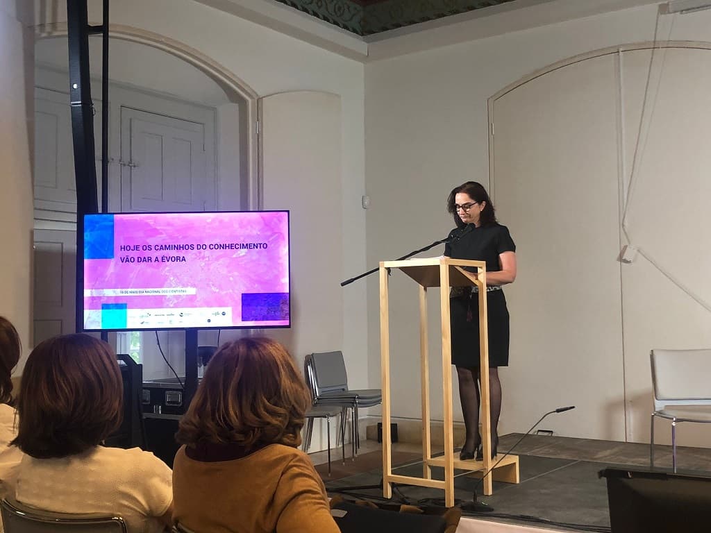 Ministra da Ciência, Tecnologia e Ensino Superior, Elvira Fortunato, no encerramento da 8ª edição da Conferência «Caminhos do Conhecimento», Évora, 16 maio 2023