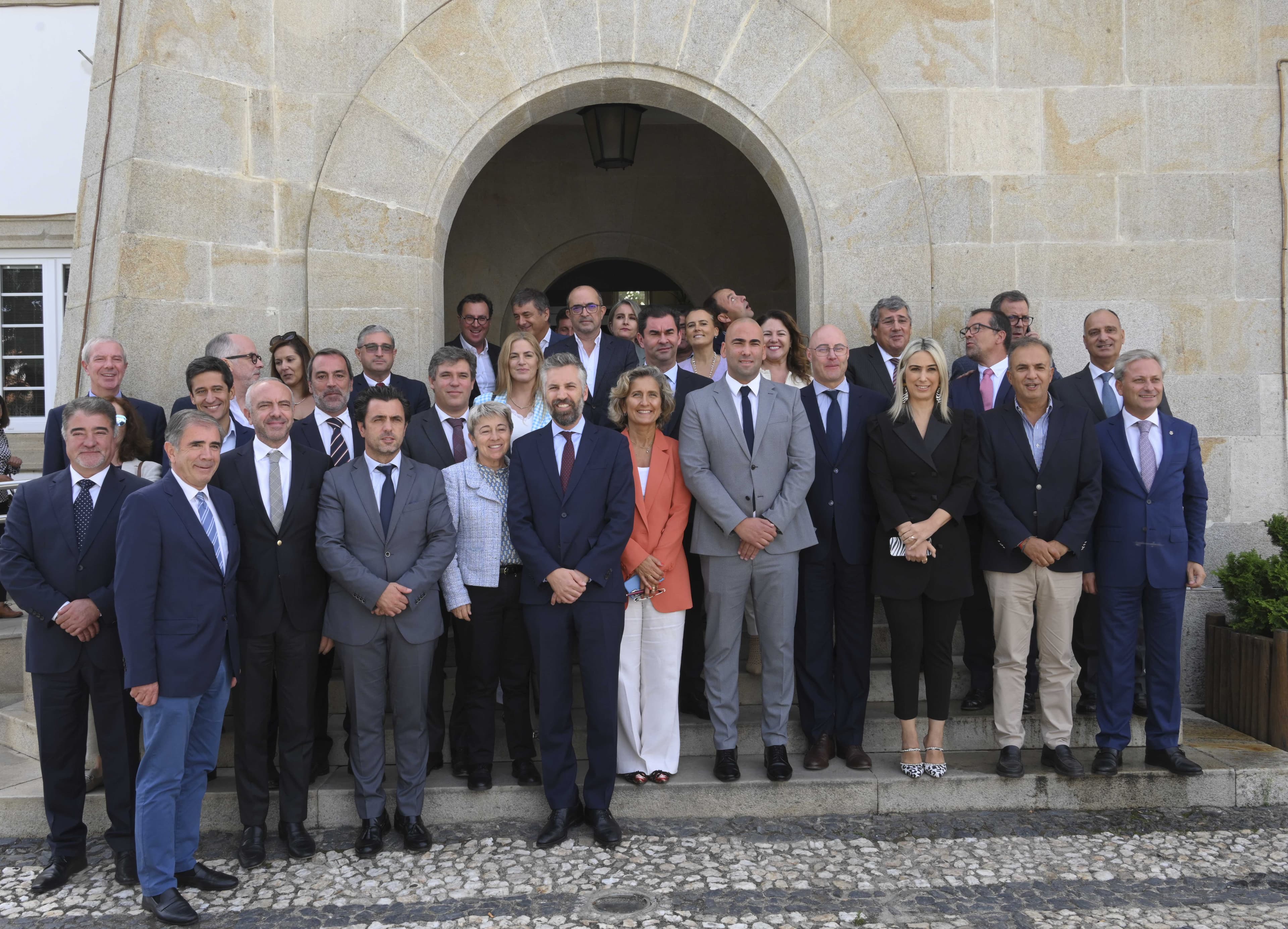 Ministros das Infraestruturas e da Habitação, Pedro Nuno Santos, e da Coesão Territorial, Ana Abrunhosa, na apresentação dos estudos para reativação do troço ferroviário Pocinho-Barca d'Alva, Freixo de Espada à Cinta, 3 outubro 2020