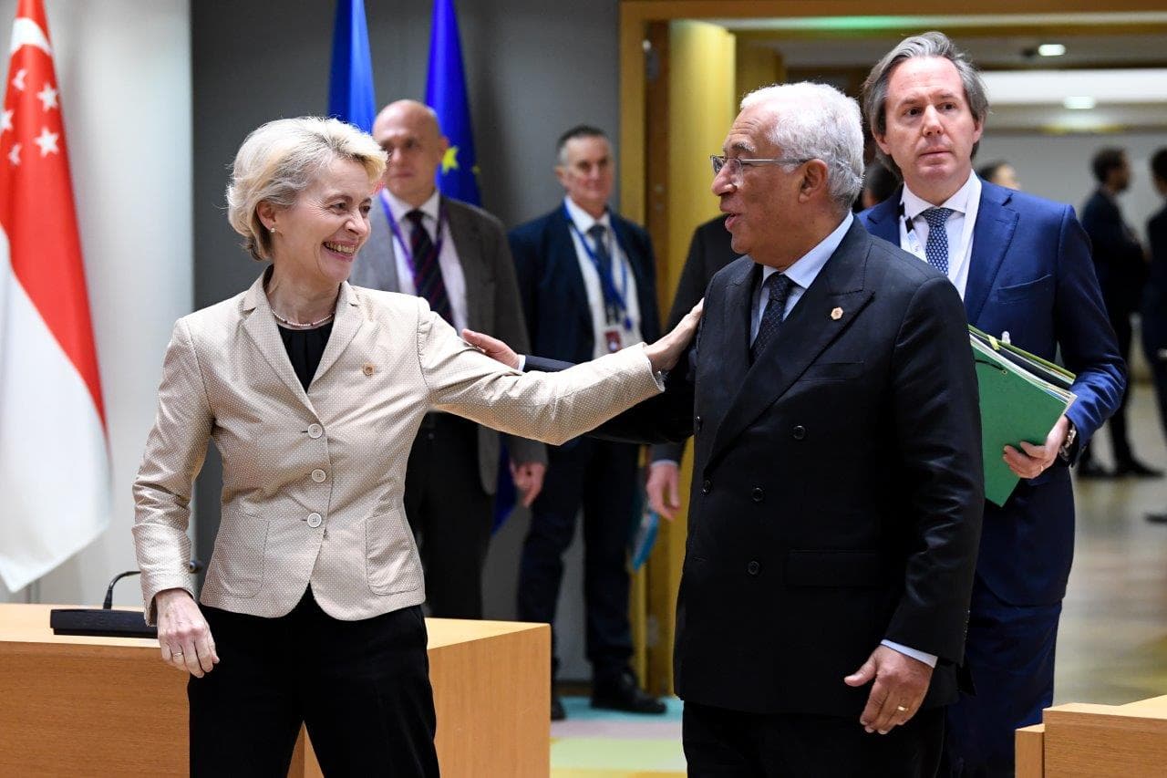 Primeiro-Ministro António Costa com a Presidente da Comissão Europeia, Ursula von der Leyen no Conselho Europeu, Bruxelas, 15 dezembro 2022 (foto: UE)
