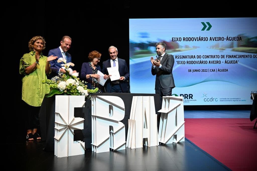 Ministro das Infraestruturas e da Habitação, Pedro Nuno Santos, e Ministra da Coesão Territorial, Ana Abrunhosa, na assinatura do contrato de financiamento do eixo rodoviário Aveiro-Águeda, Águeda, 8 julho 2022