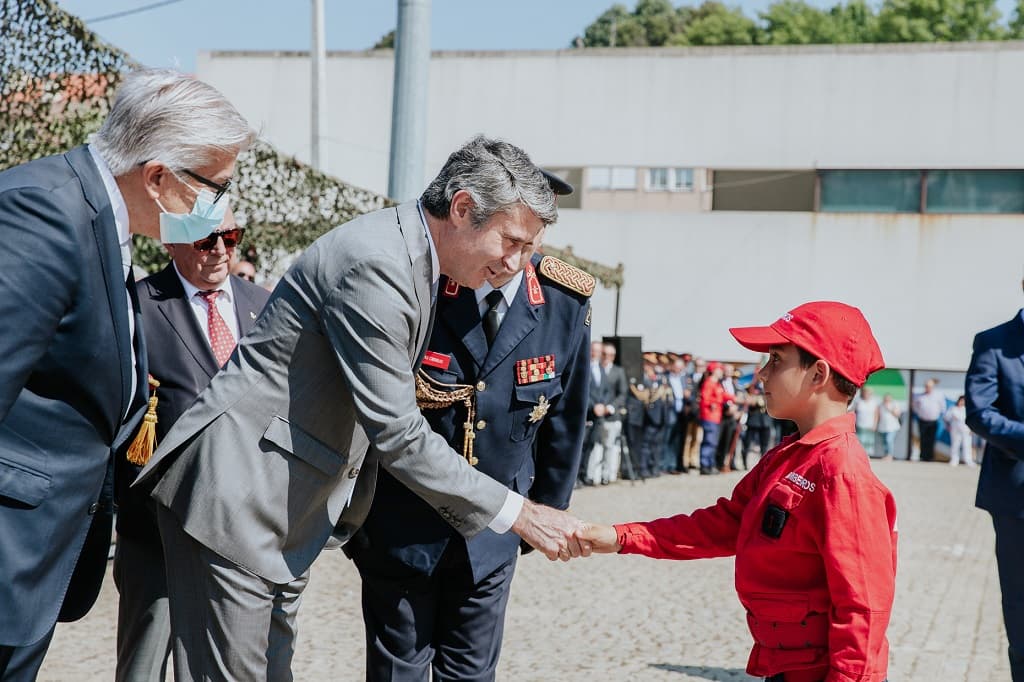 Ministro da Administração Interna, José Luís Carneiro, e Secretário de Estado Adjunto e da Saúde, António Lacerda Sales, na cerimónia comemorativa do Dia do Bombeiro, Lamego, 29 maio 2022