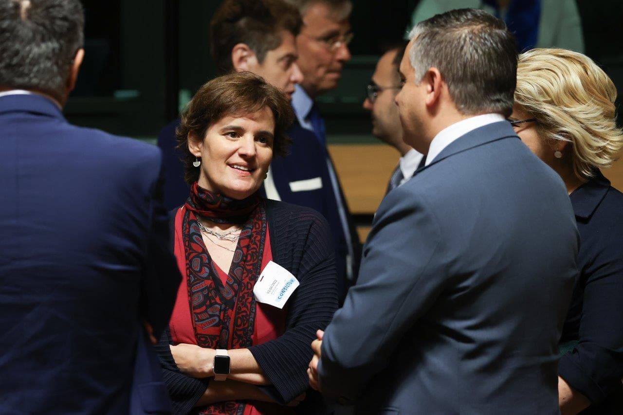 Ministra da Presidência, Maiana Vieira da Silva, num intervalo da reunião do Conselho de Ministros da União Europeia sobre política de coesão, Luxemburgo 2 junho 2022 (foto: UE)