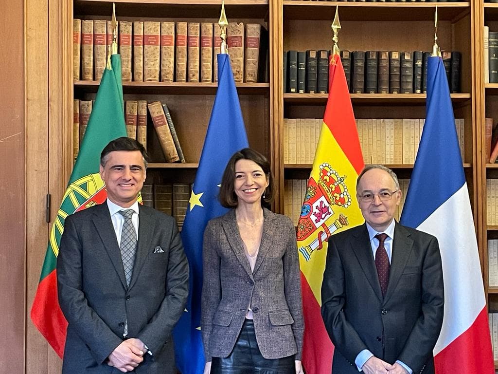 Secretário de Estado dos Assuntos Europeus, Tiago Antunes, Secretária de Estado para a Europa francesa, Laurence Boone, e Secretário de Estado para a União Europeia espanhol, Pascual Navarro, Paris, 28 novembro 2022