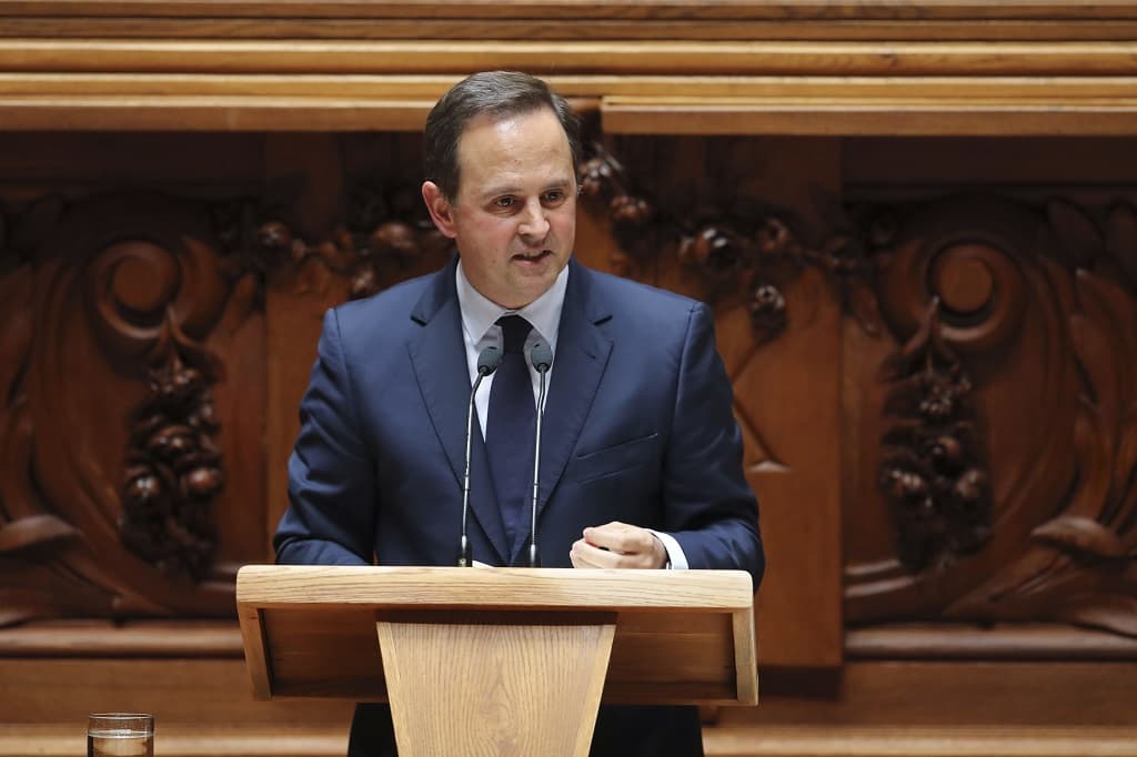 Ministro das Finanças, Fernando Medina, no encerramento da discussão na especialidade da proposta do Orçamento do Estado para 2022, na Assembleia da República, Lisboa, 27 maio 2022 (Foto: Manuel de Almeida/Lusa)