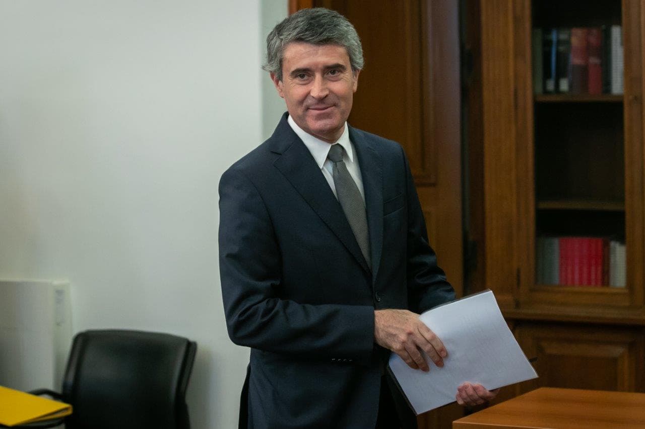 Ministro da Administração Interna, José Luís Carneiro, à chegada a Comissão da Assembleia da República, Lisboa, 19 julho 2022 (foto: José Sena Goulão/Lusa)