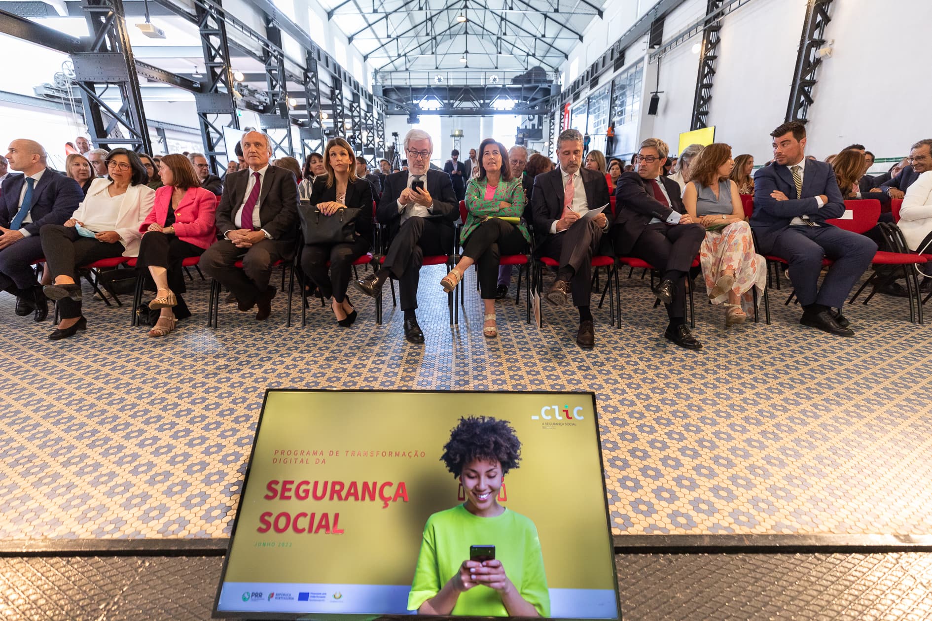 Ministra Ana Mendes Godinho e Secretários de Estado Mário Campolargo, Miguel Fontes, Gabriel Bastos e Ana Sofia Antunes, na apresentação do Programa de Transformação Digital da Segurança Social, Lisboa, 20 junho 2022 (foto: João Bica)