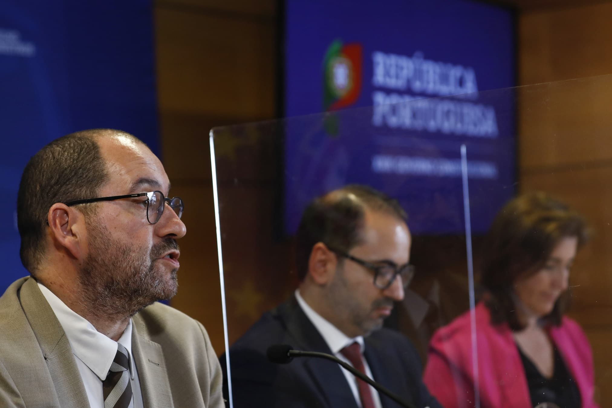 Ministro da Educação, João Costa, na conferência de imprensa após Conselho de Ministros, Lisboa, 2 junho 2022 (foto: António Cotrim / Lusa)
