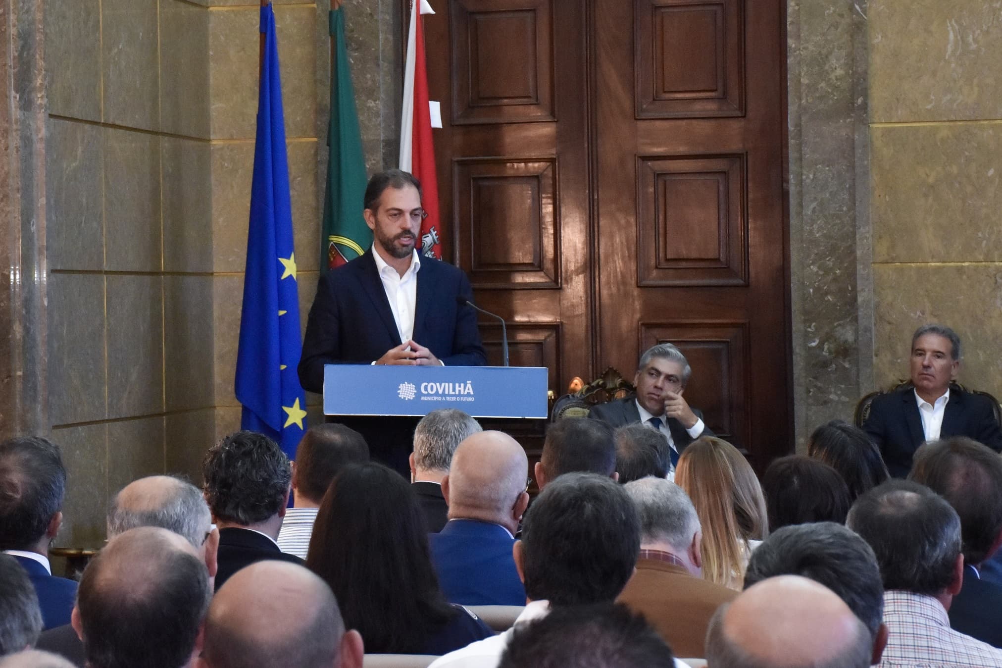 Ministro do Ambiente e da Ação Climática, Duarte Cordeiro, intervém na cerimónia de assinatura dos contratos-programa de apoio a ações de emergência nos concelhos afetados pelo incêndio da serra da Estrela, Covilhã, 14 outubro 2022