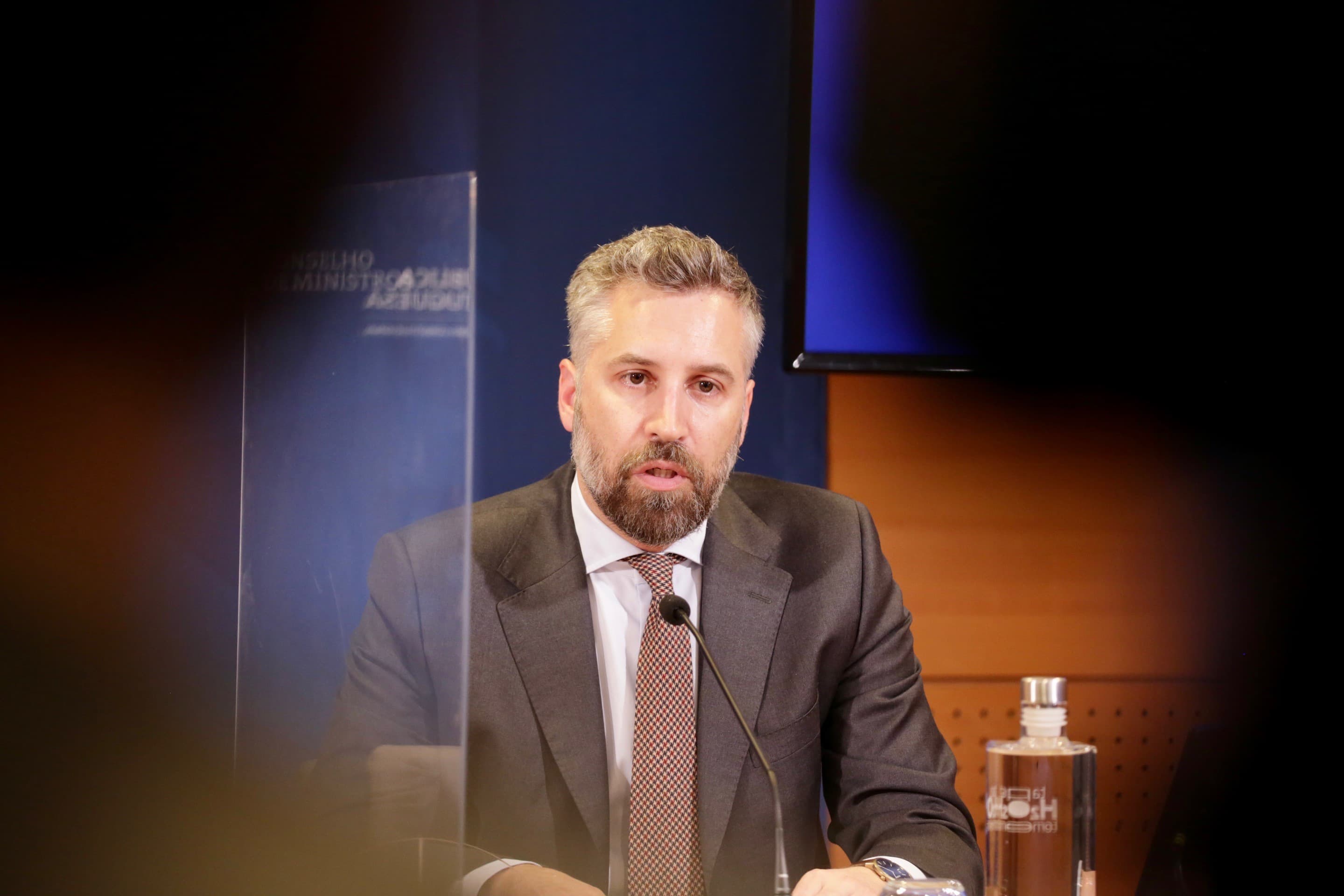 Ministro das Infraestruturas e da Habitação, Pedro Nuno Santos, na conferência de imprensa após o Conselho de Ministros, Lisboa, 5 maio 2022 (foto: João Bica)