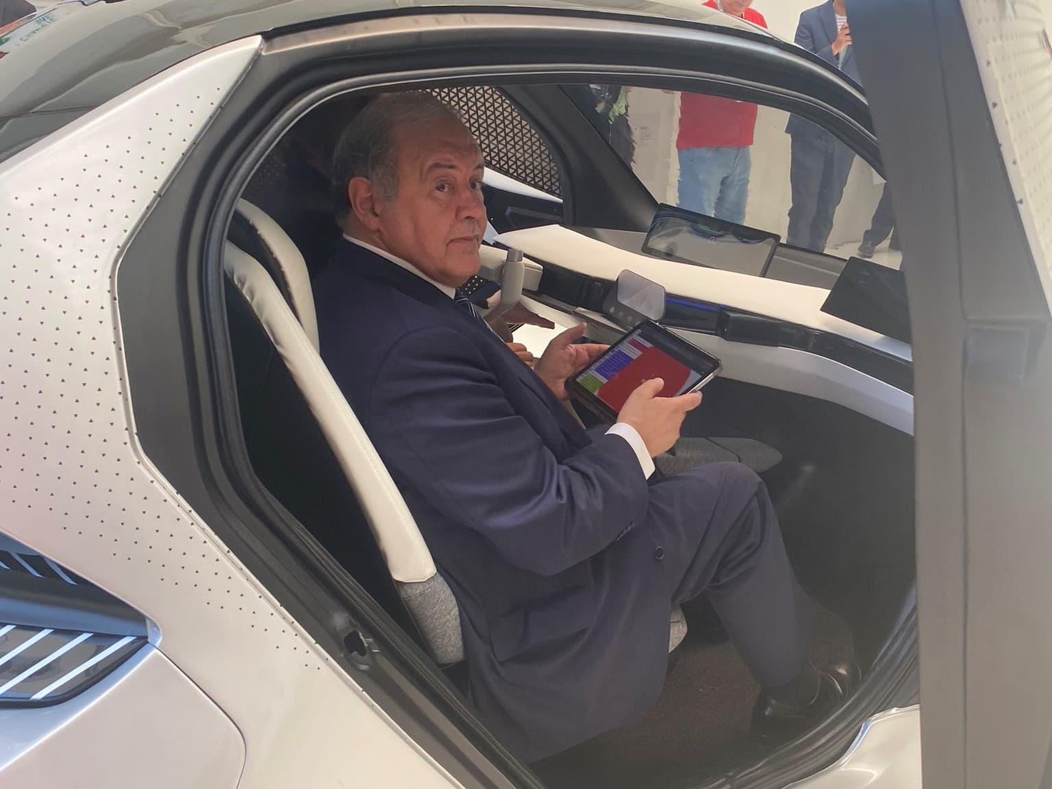 Ministro da Economia e do Mar, António Costa Silva, no protótipo do carro autónomo da Portugal autocluster, Oliveira de Azemèis, 23 junho 2023