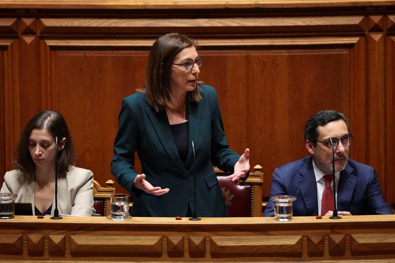 Ministra Adjunta e dos Assuntos Parlamentares, Ana Catarina Mendes, no primeiro dia do debate na especialidade do OE2023, Assembleia da República, 21 novembro 2022 (foto: André Kosters/Lusa)