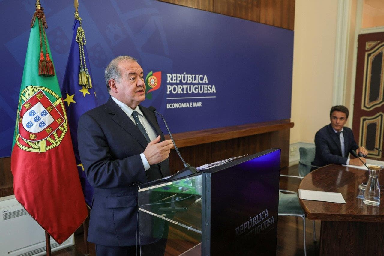 Ministro da Economia e do Mar, António Costa Silva, e Secretário de Estado das Finanças, João Nuno Mendes, anunciam o vencedor da reprivatização da Efacec, Lisboa, 7 junho 2023 (foto: Manuel de Almeida/Lusa)