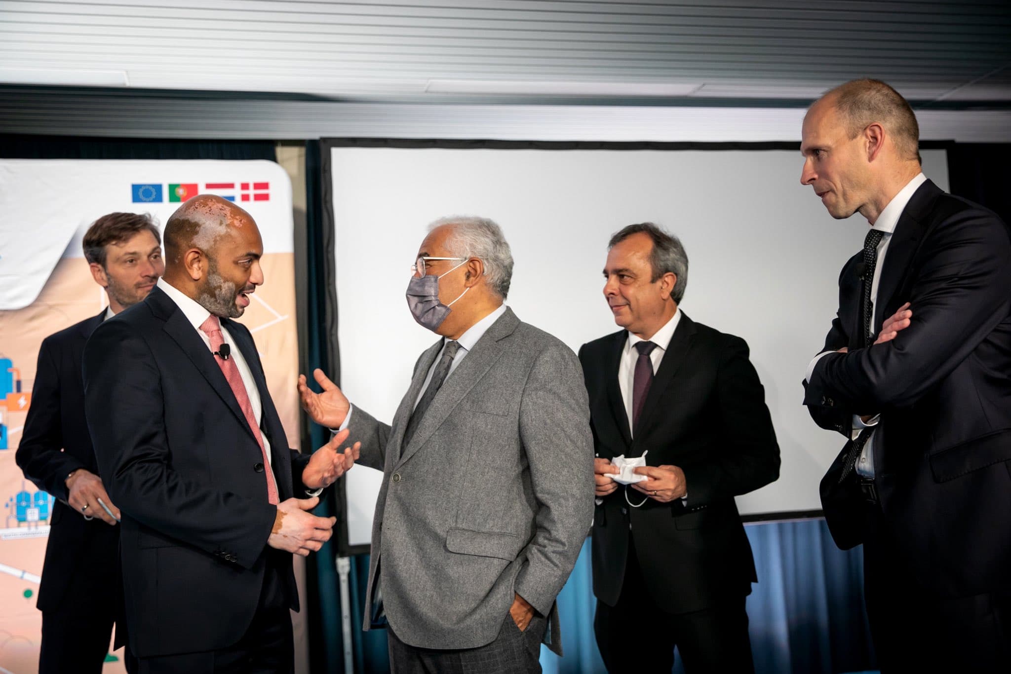 Primeiro-Ministro António Costa com os responsáveis pelo investimento industrial de produção de hidrogénio e de amónia, Sines, 22 abril 2022