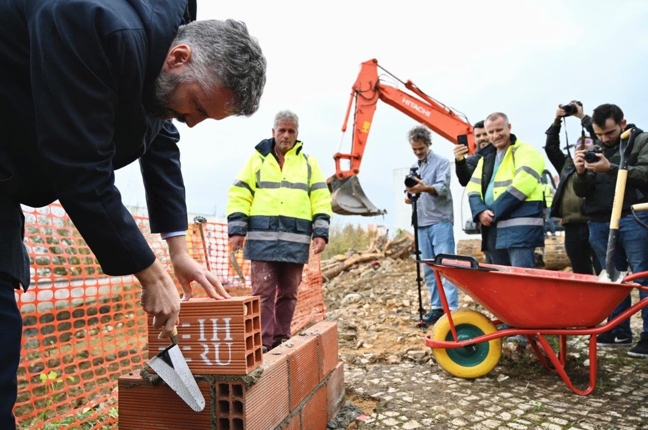 Ministro das Infraestruturas e da Habitação, Pedro Nuno Santos, no lançamento da primeira pedra da 1.ª fase de construção de 208 habitações do Plano Integrado de Almada, 16 novembro 2022