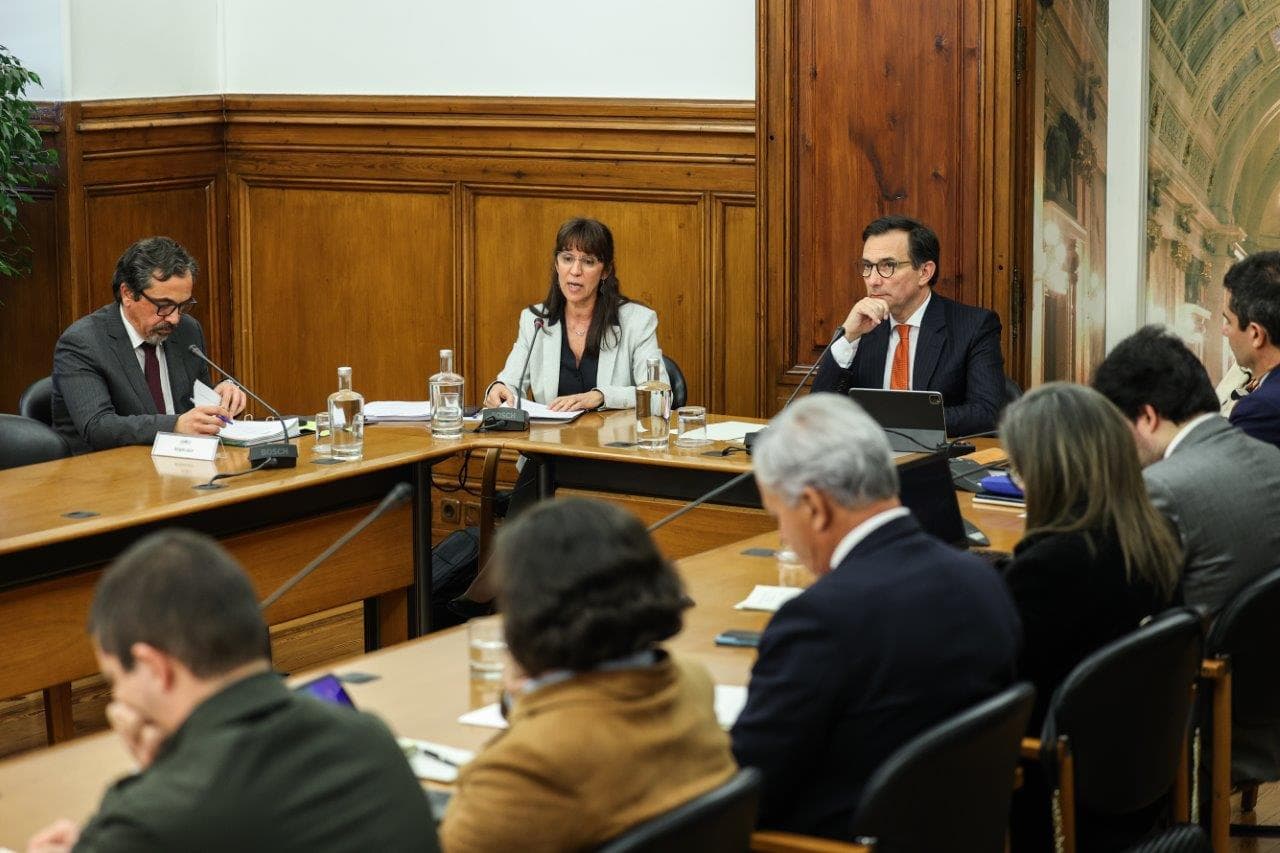 Ministra da Defesa Nacional, Helena Carreiras, na comissão de Defesa Nacional da Assembleia da República, 28 fevereiro 2023 (foto: Miguel A. Lopes/Lusa)