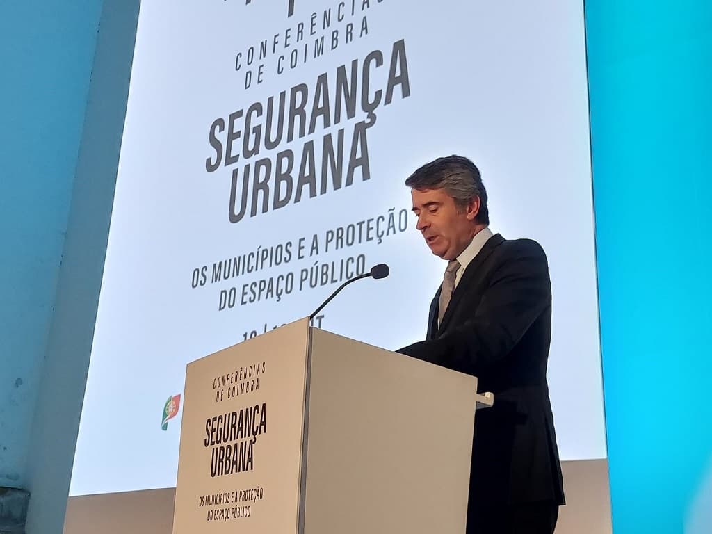 Ministro da Administração Interna, José Luís Carneiro, na sessão de encerramento da Conferência de Coimbra «Segurança Urbana», Coimbra, 19 outubro 2022