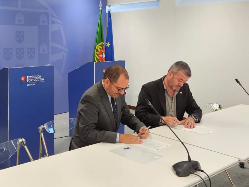 Ministro da Educação, João Costa, assina acordo com sindicatos, Lisboa, 28 de julho de 2023