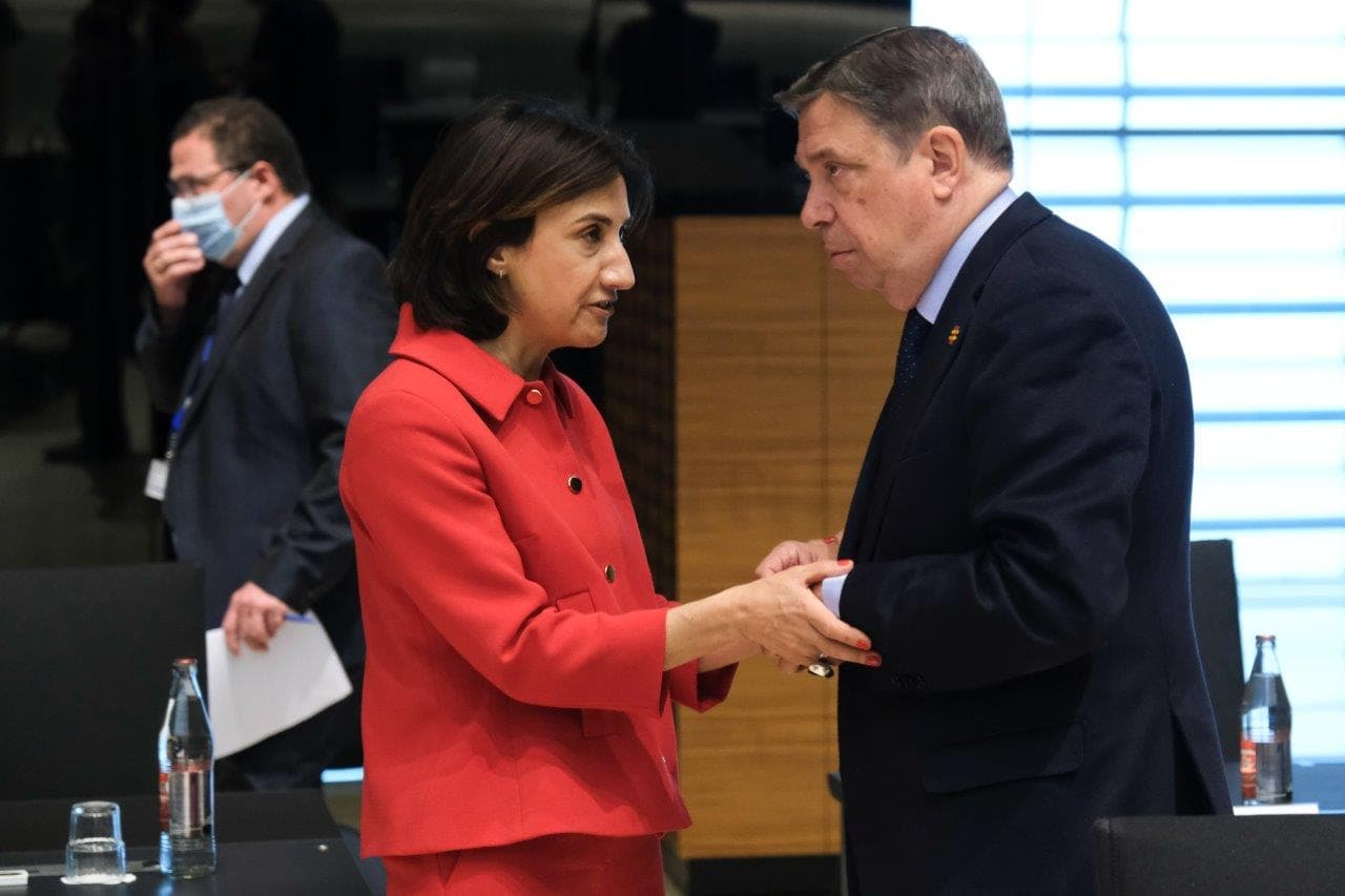 Ministra da Agricultura e Alimentação, Maria do Céu Antunes, com o Ministro da Agricultura, Pescas e Alimentação de Espanha Luis Planas, Luxemburgo, 7 abril 2022 (foto: UE)