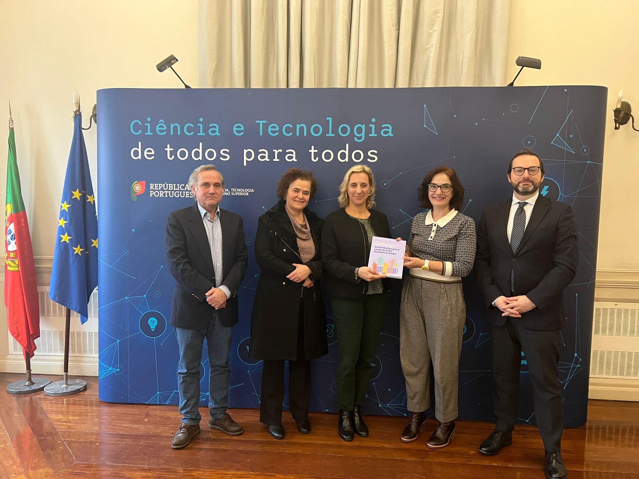 Ministra da Ciência, Tecnologia e Ensino Superior, Elvira Fortunato, e Secretário de Estado do Ensino Superior, Pedro Nuno Teixeira, com a direção do o Sindicato do Nacional do Ensino Superior, Lisboa, 12 dezembro 2022