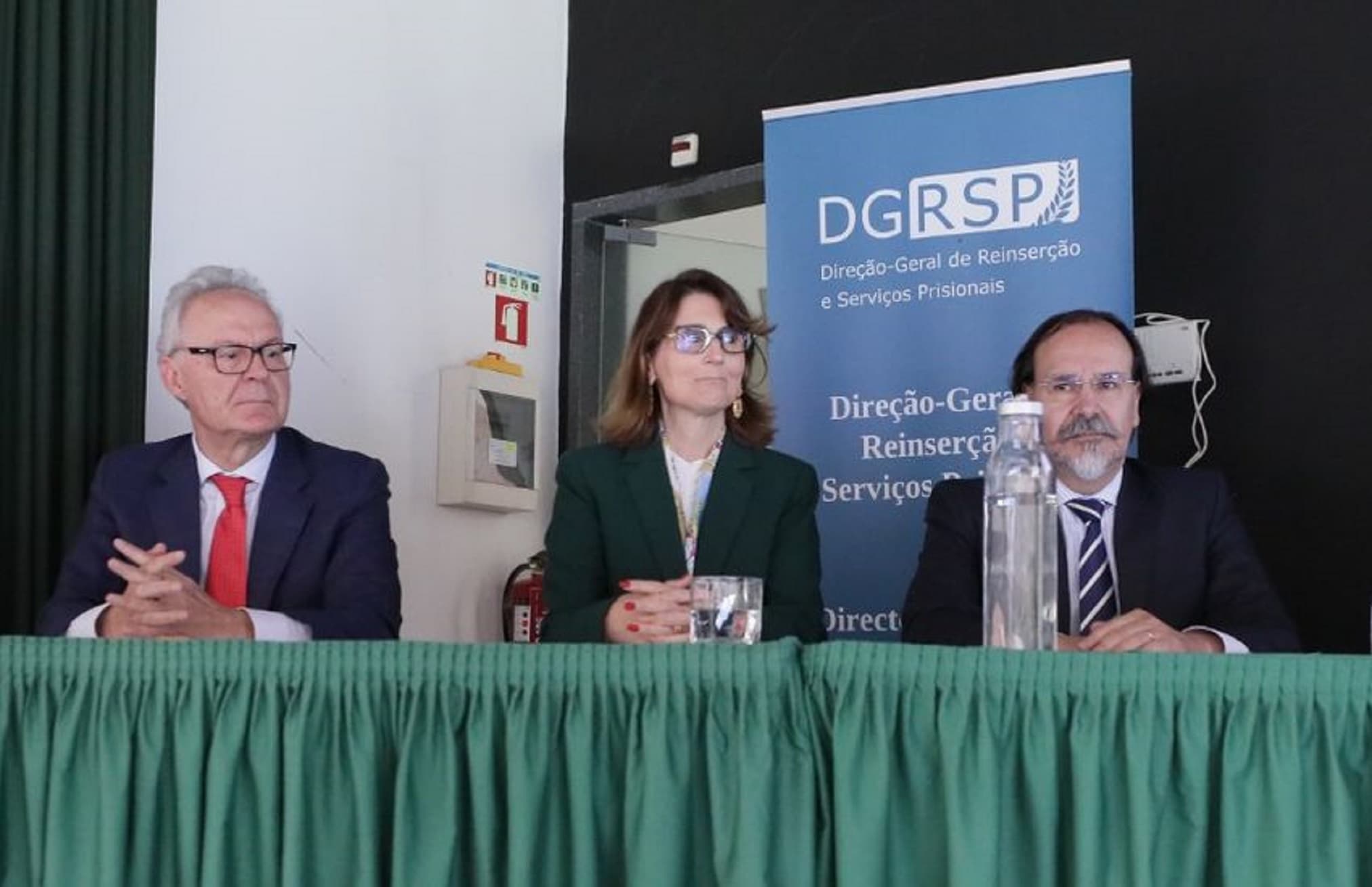 Ministra da Justiça, Catarina Sarmento e Castro, e Secretário de Estado Adjunto e da Justiça, Jorge Costa, na cerimónia de tomada de posse dos instruendos do Curso de Formação Inicial da Carreira de Guarda Prisional, 06 maio 2022 (foto: João Bica)
