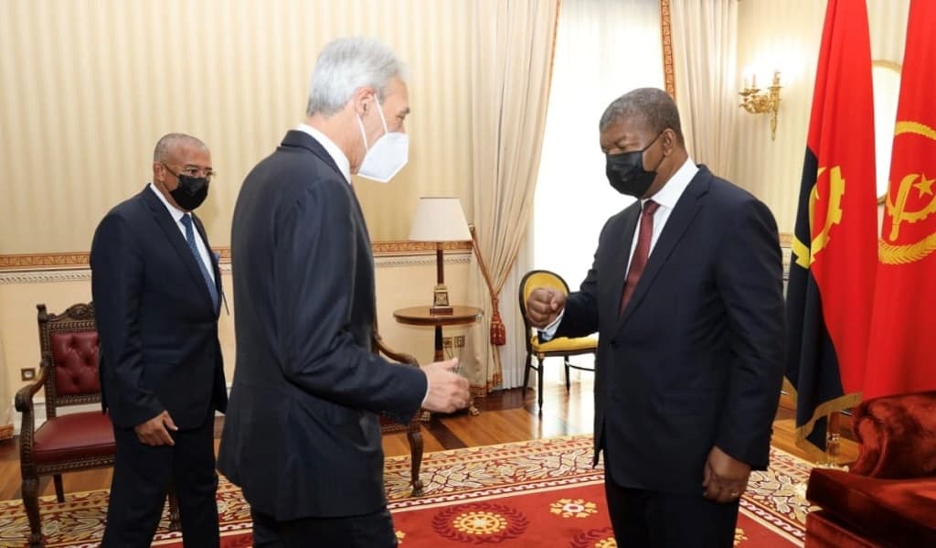 Ministro dos Negócios Estrangeiros, João Gomes Cravinho, e Presidente angolano, João Lourenço, durante visita a Angola, Luanda, 12 abril 2022